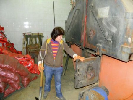 Okulun kaloriferine kadın eli değdi