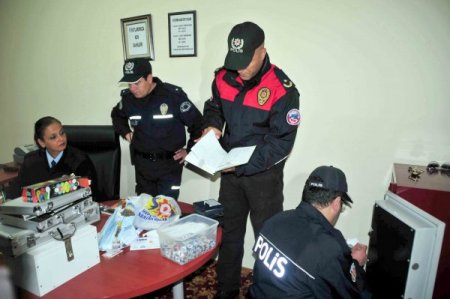 Okulun karşısındaki evi kumarhane haline getirmişler