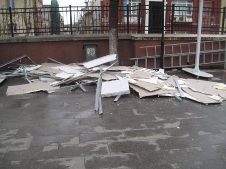 Okulun tavanı çöktü, facianın eşiğinden dönüldü