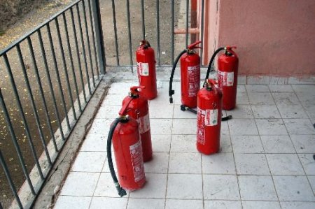 Okulun Yangın Tüpleri Boş Çıkınca Bir Yatakhane Kül Oldu