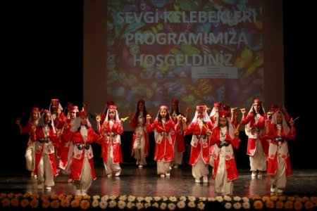 Okuma salonlarının sevgi kelebekleri gönülleri fethetti