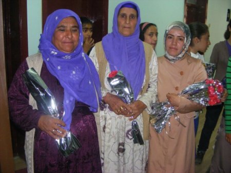 Okuma Salonu Öğretmenleri, Öğrencilerin Annelerini Unutmadı