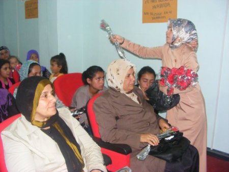 Okuma Salonu Öğretmenleri, Öğrencilerin Annelerini Unutmadı