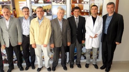 Okuma salonuna gelen öğrencilere 'ağız ve diş sağlığı' anlatıldı