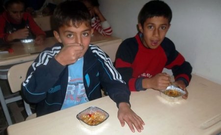 Okuma salonunda aşure sevinci