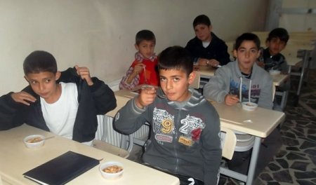 Okuma salonunda aşure sevinci