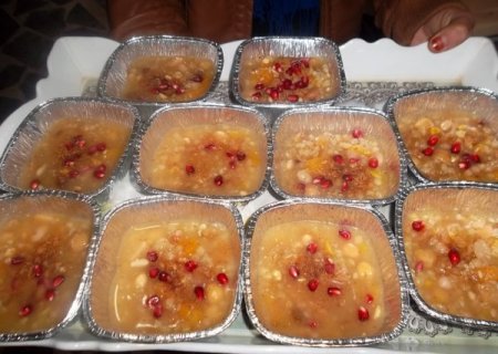 Okuma salonunda aşure sevinci