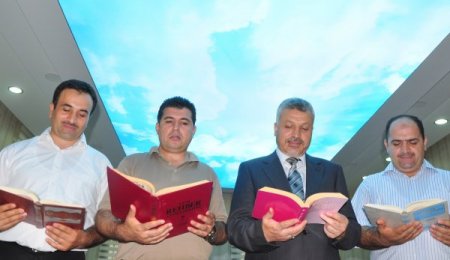 Okuma salonunda turistler için yabancı dilde Kur’an ve dini kitaplar bulunacak