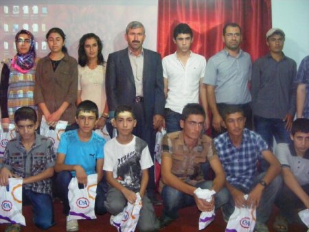 Okuma salonunun başarılı öğrencilerine ödül verildi