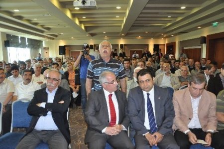 Okunmadı diye tepki gösterdi, İstiklal Marşı'nı okuyamadı