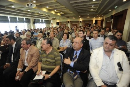 Okunmadı diye tepki gösterdi, İstiklal Marşı'nı okuyamadı