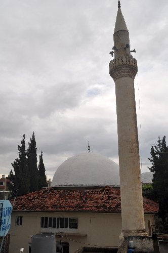 Olay yeri inceleme ekipleri Reyhanlı'da dozerli çalışma yapıyor