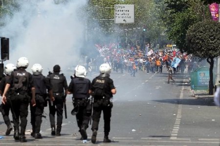 Olaylı 1 Mayıs'tan Cihan objektiflerine yansıyanlar
