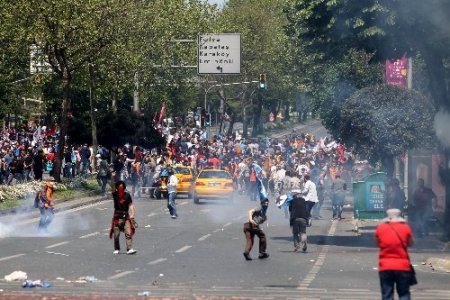 Olaylı 1 Mayıs'tan Cihan objektiflerine yansıyanlar