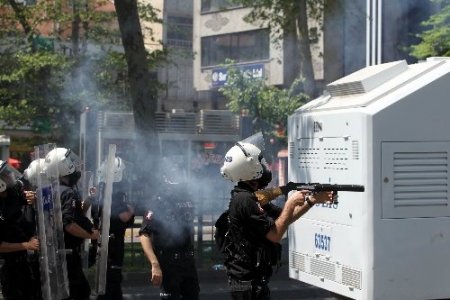 Olaylı 1 Mayıs'tan Cihan objektiflerine yansıyanlar