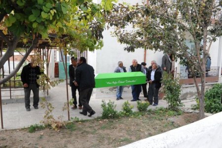 Öldüğü, bayramlaşmaya gelen kiracısı tarafından farkedildi