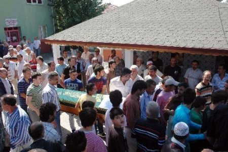 Öldürülen Baba İle Oğlu Toprağa Verildi