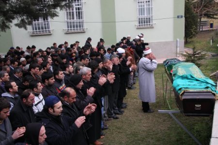 Öldürülen Baba Kız Yan Yana Toprağa Verildi