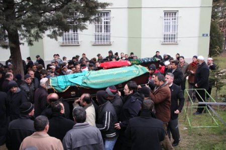 Öldürülen Baba Kız Yan Yana Toprağa Verildi