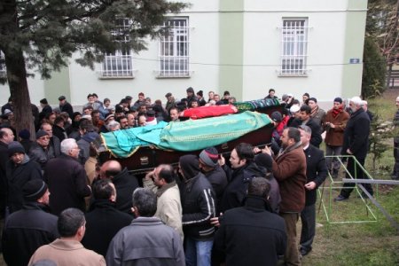 Öldürülen Baba Kız Yan Yana Toprağa Verildi