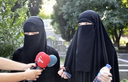 Öldürülen Çeçenlerden İkisi Toprağa Verildi