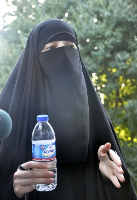 Öldürülen Çeçenlerden İkisi Toprağa Verildi