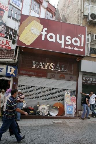 Öldürülen İşadamının Gebze'deki Dükkanları Kapalı
