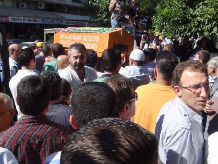 Öldürülen üniversite öğrencisi Fatmanur, Antalya'da son yolculuğuna uğurlandı