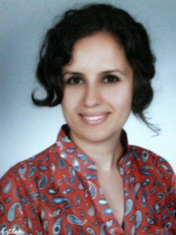 Öldürülüp yol kenarına atılan öğretmen gözyaşlarıyla toprağa verildi