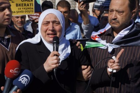 Ölen Suriyeli muhalifler için gıyabi cenaze namazı kıldılar