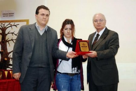 Ölen Yakınlarının Organlarını Bağışlayan Ailelere Plaket Verildi