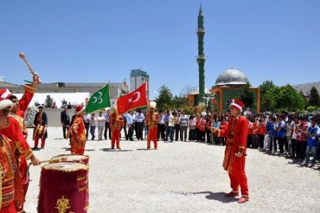Olimpiyat çocuklarına mehterli karşılama