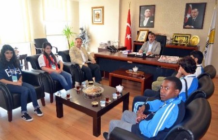 Olimpiyat öğrencilerinden Başkan Köktaş'a ziyaret