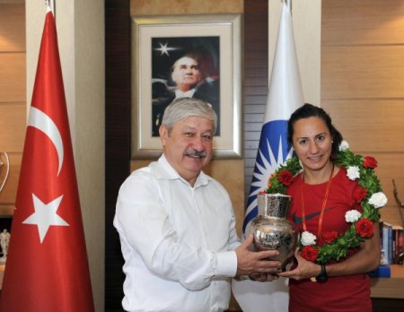 Olimpiyat şampiyonu Alptekin'in adı Antalya’da bir caddeye verilecek