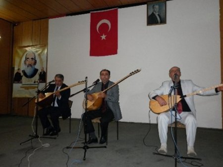 Oltulu Aşık Mevlüt İhsani'yi Anma Şenlikleri'nin 22'ncisi yapıldı