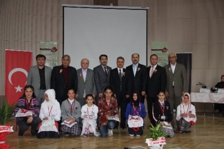 Oltulu minikler O'nu en güzel anlatmada yarıştı