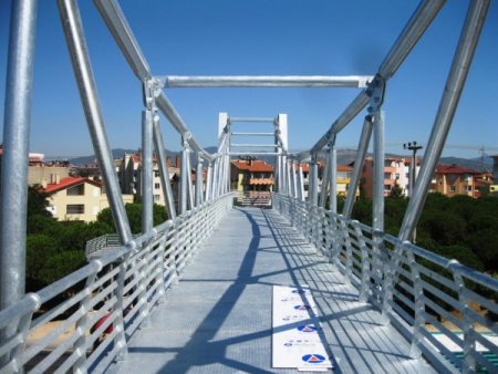 Ölümlü Kazaların Olduğu Yere Üst Geçit Yapıldı