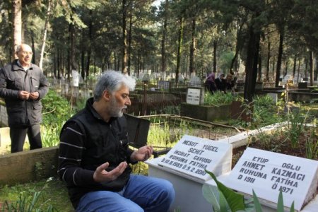 Ölümü şüpheli bulunan askerin kabri otopsi için açıldı