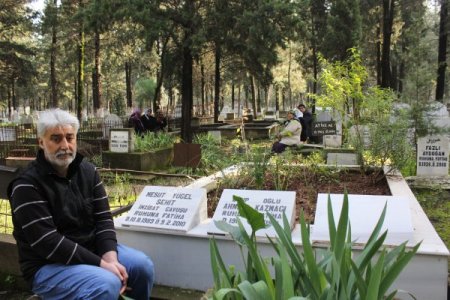 Ölümü şüpheli bulunan askerin kabri otopsi için açıldı