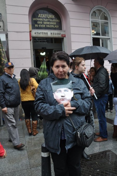 Ölümünün yıl dönümünde Atatürk'ün evine koştular