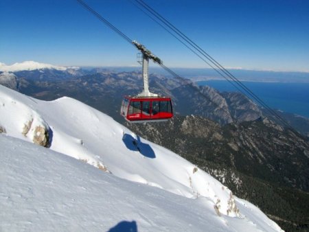 Olympos Teleferik, tatilde öğrencileri zirveye ücretsiz çıkaracak