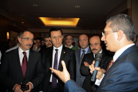 Ömer Dinçer Beyrut'ta Osmanlı Fotoğraf Sergisini Gezdi