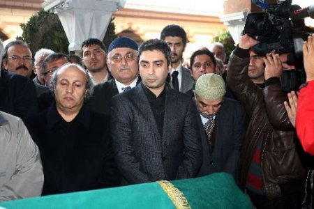 Ömer Lütfi Mete'yi Son Yolculuğunda Sevenleri Yalnız Bırakmadı
