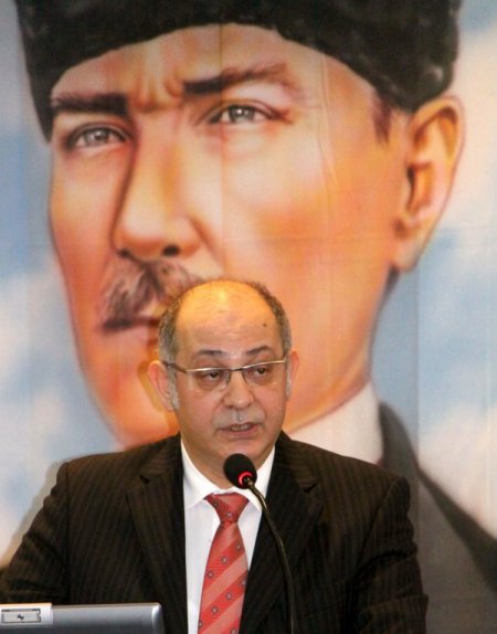 Omü Rektörü Akan: Hastalar, Hekimlerin Verdiği Reçeteleri Google’dan Sorguluyor