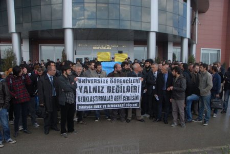 OMÜ’lü öğrencilerden horonlu protesto