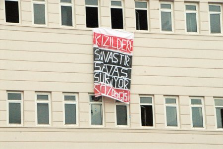 OMÜ’lü öğrencilerden pankartlı eylem