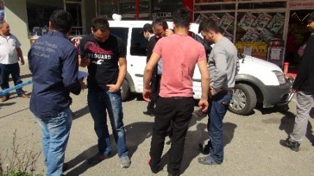 Omuz atma kavgasında silahlar konuştu