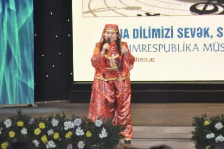 On binlerce öğrenci Azerbaycan dili için yarıştı