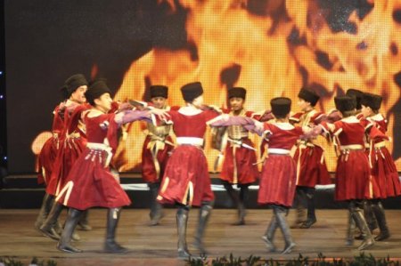 On binlerce öğrenci Azerbaycan dili için yarıştı