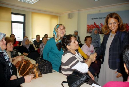 On bir yılda okula gitmeyen kız çocuğu sayısı 873 binden 56 bine düştü